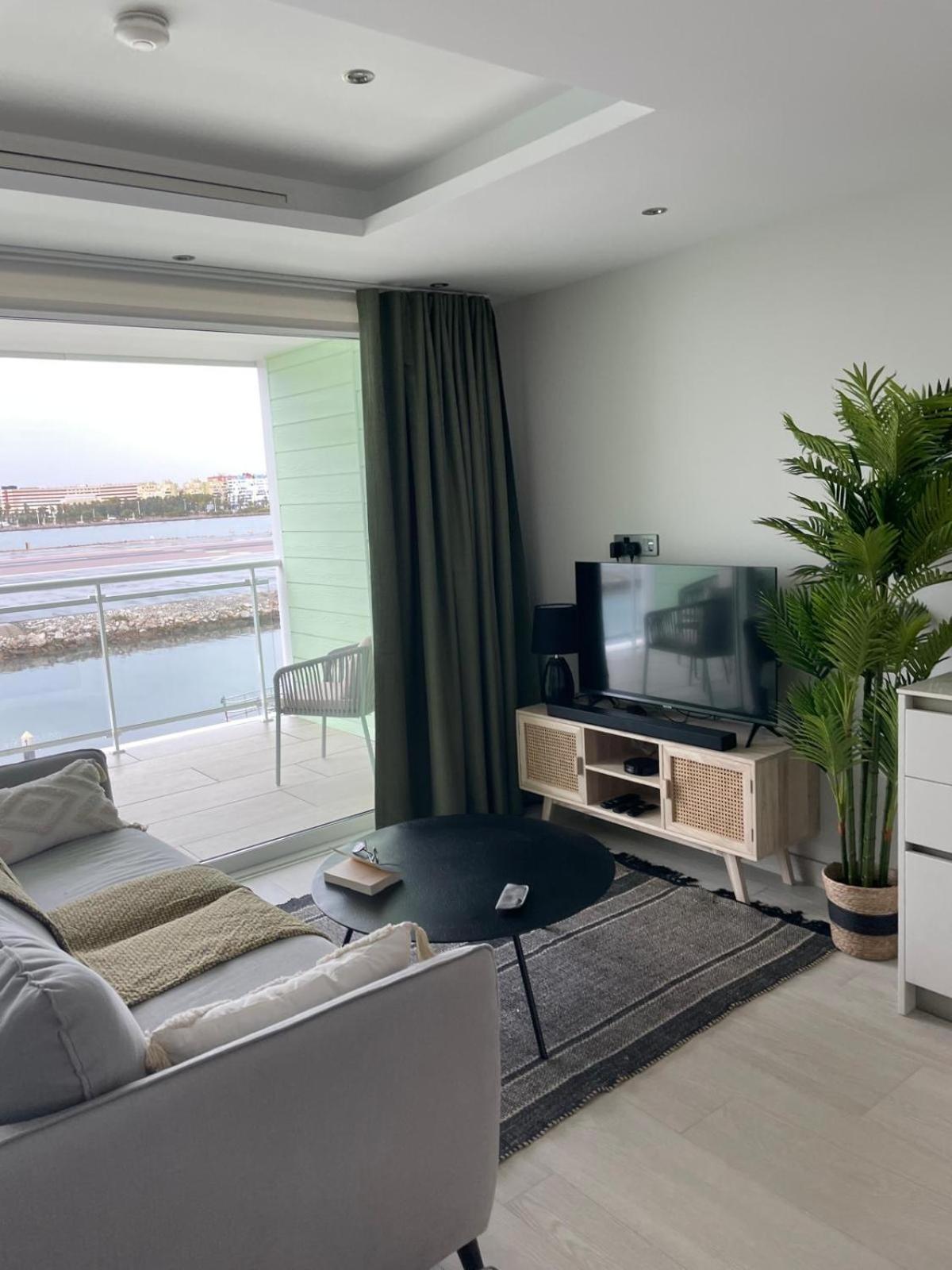 Marina Club Luxury Private Studio With Pool And Incredible Views Gibraltar Extérieur photo