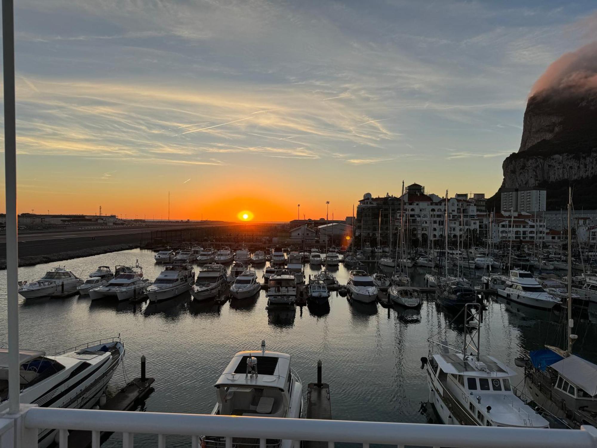 Marina Club Luxury Private Studio With Pool And Incredible Views Gibraltar Extérieur photo