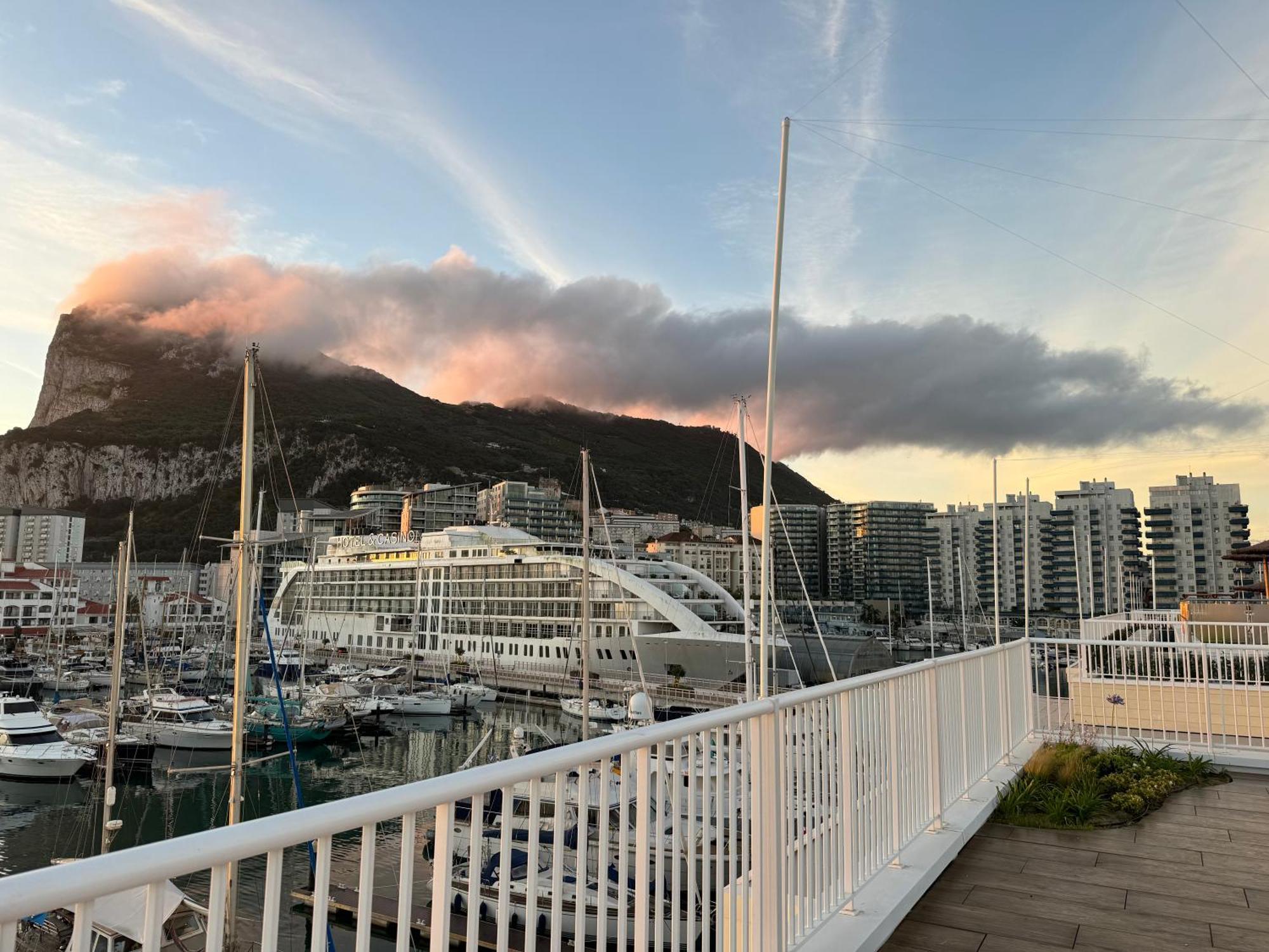 Marina Club Luxury Private Studio With Pool And Incredible Views Gibraltar Extérieur photo