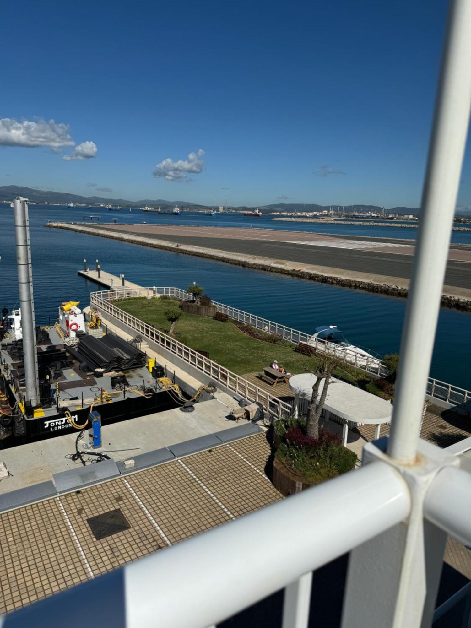 Marina Club Luxury Private Studio With Pool And Incredible Views Gibraltar Extérieur photo